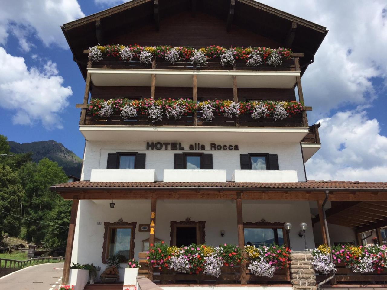 Hotel Alla Rocca Varena Exterior foto